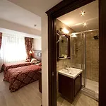 Newcity Hotel 3*